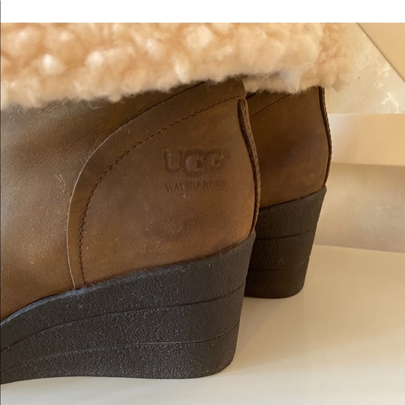 Ugg Zea waterproof suede ,shearling lined bootie. Size 8. Worn once . Brown - Picture 7 of 8